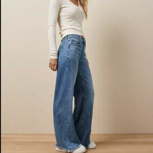 American Eagle AE Super High-Waisted Baggy Wide-Leg Jean